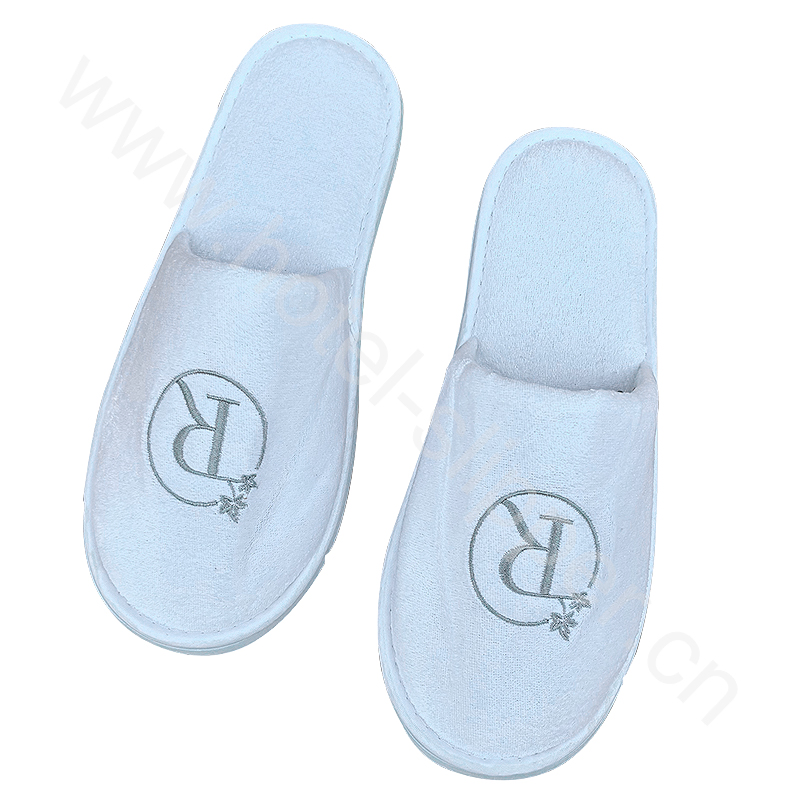 OEM Wholesale Eco Friendly White 100% Polyester Closed Toe Indoor Hotel Slippers