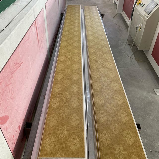 Printing Hot Foil PVC Ceiling Panel Laminate Wooden Color UV Wall Marble Sheet Silver Chrome Wall Panel Pure White Brilliante High Gloss Golden PVC Lambri