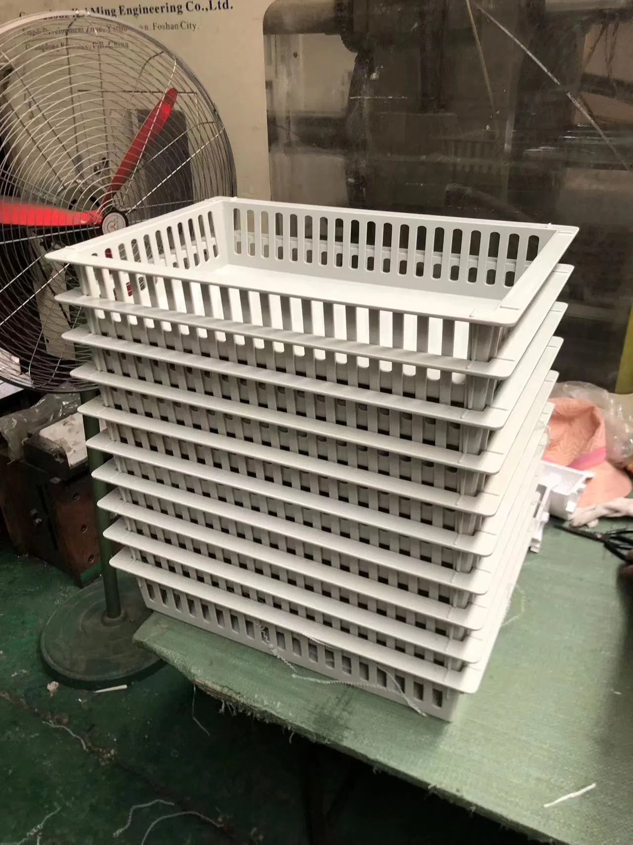 600X400X100 mm Ral7035 Grey Color Plastic Medical Tray Gray Storage Tray