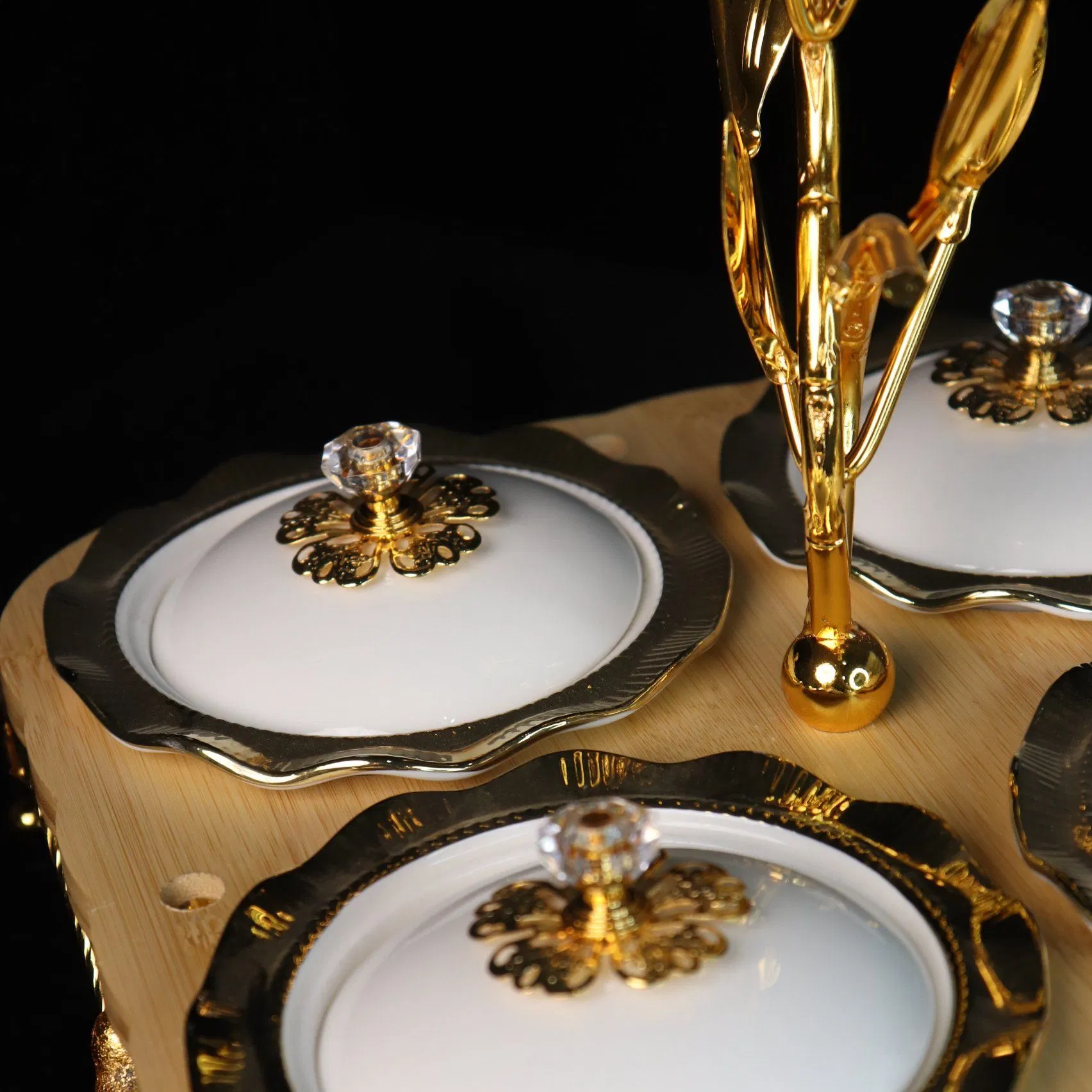 Home Ornament Gold-Plated Iron Frame with Large Size Four-Panel Gold Ceramic Bowl