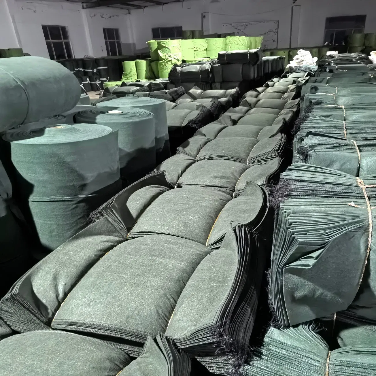 Durable UV Resistance/Freeze-Thaw Resistance/Acid and Alkali Resistance Non Woven Sand Geobag Tiles for Highway Slope Erosion Control Solutions