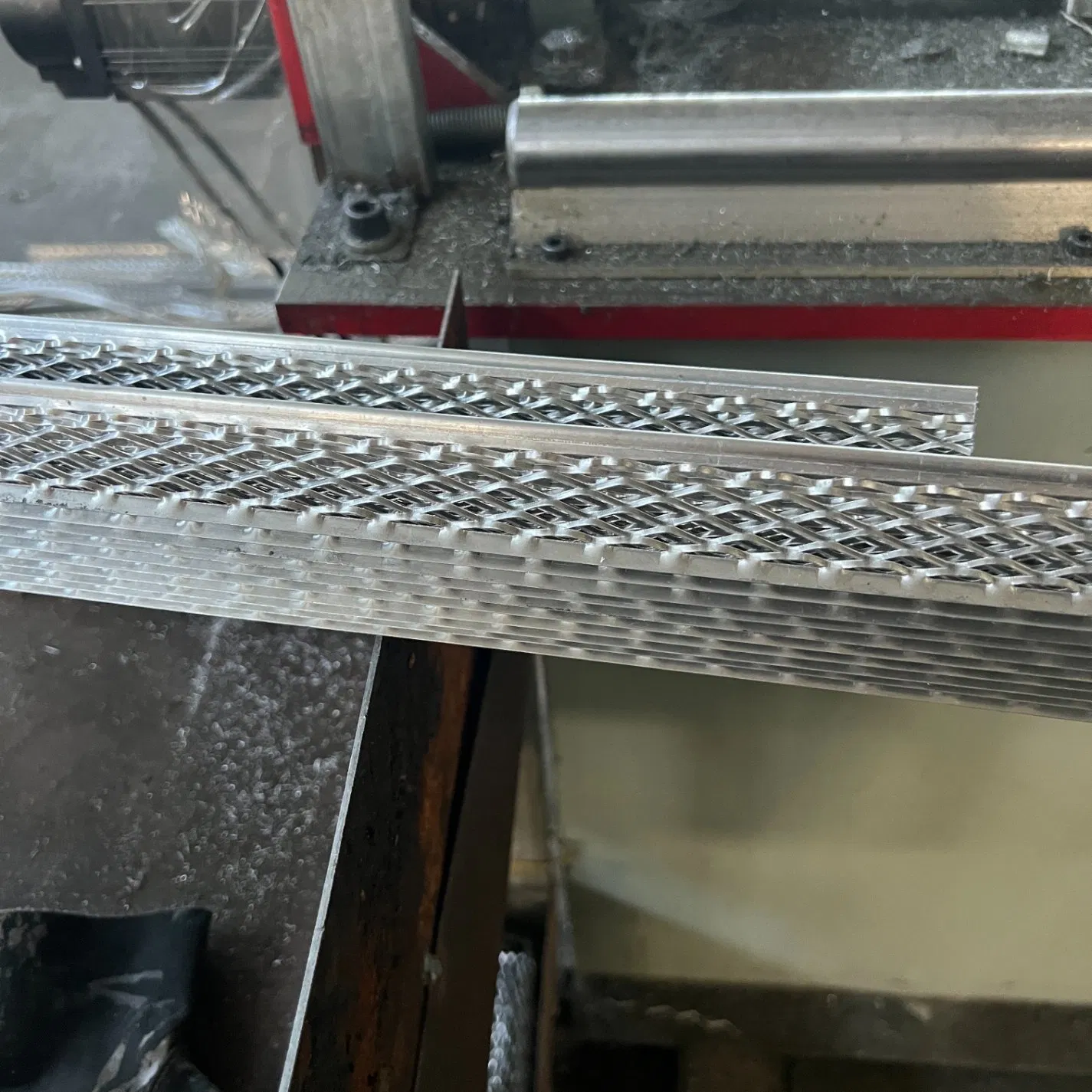 High Quality Expanded Metal Angle Bead Aluminum Corner Bead for Plastering