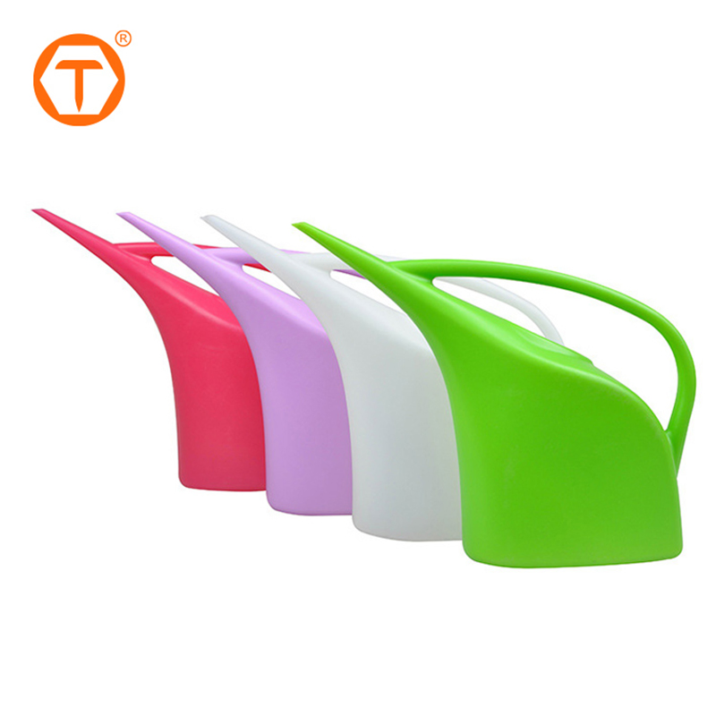 Portable 1.5L Soft Flow Multiple Color Lightweight Water Pot Garden Plastic Watering Can for Gardening