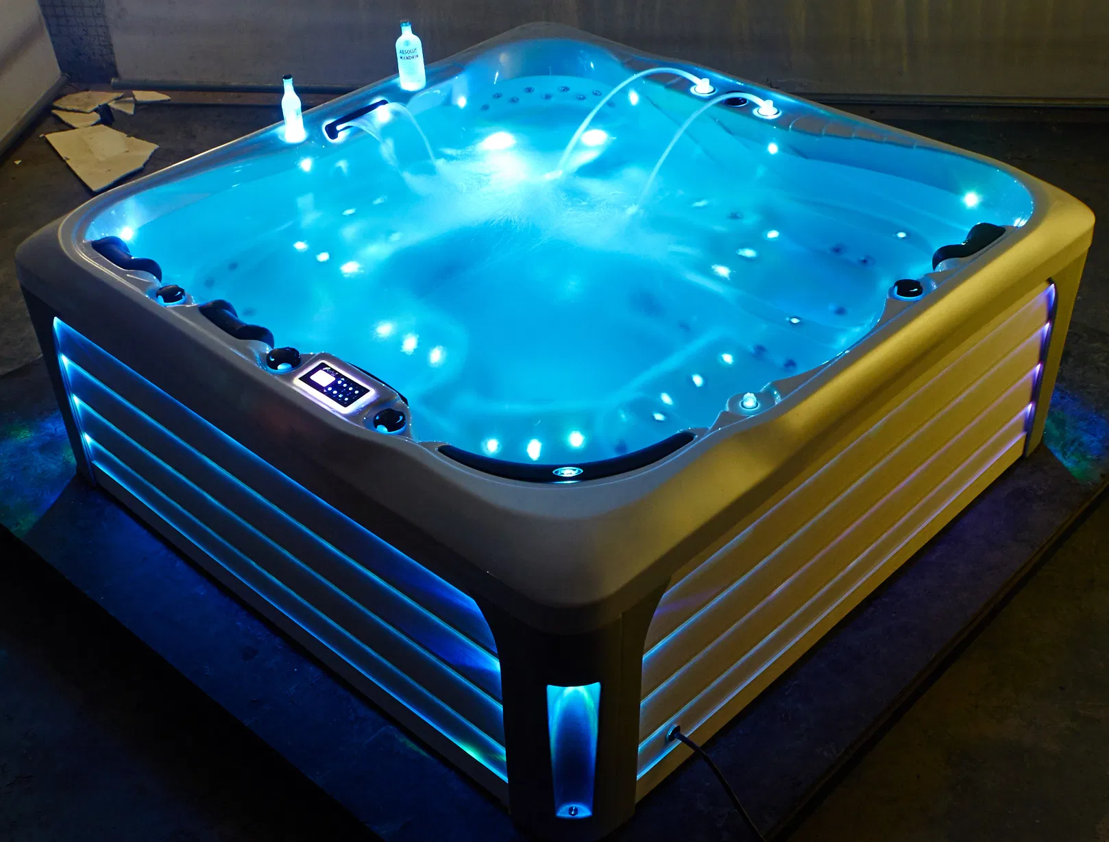 Hot Sale 6 Person Massage Hot Tub Outdoor SPA