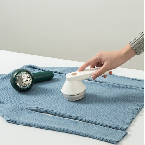 Portable Rechargeable Sweater Trimmer with Blade for Clothes Fuzz Removal