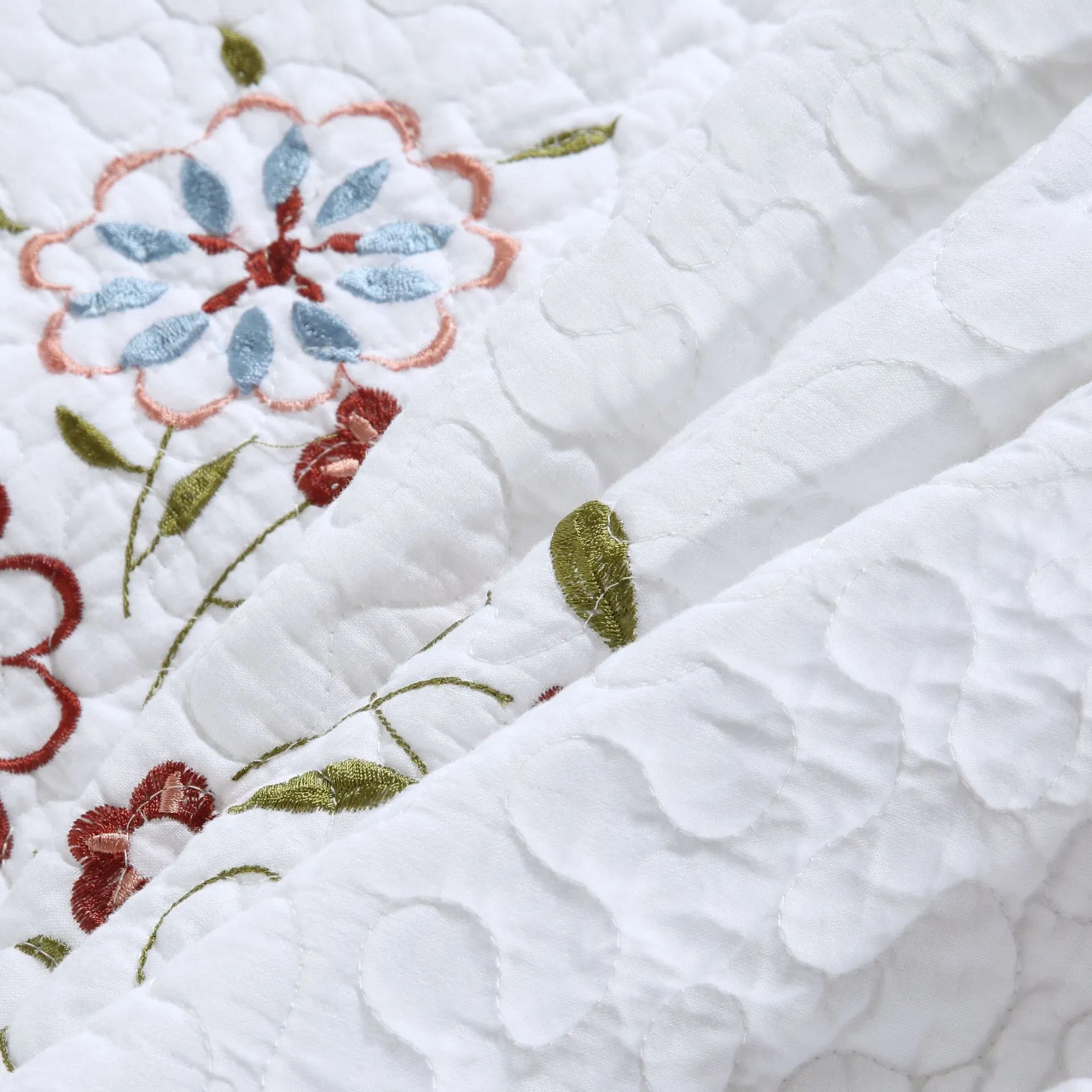 Wholesale 100% Polyester High Quality Quilted Cheap Home Goods Microfiber