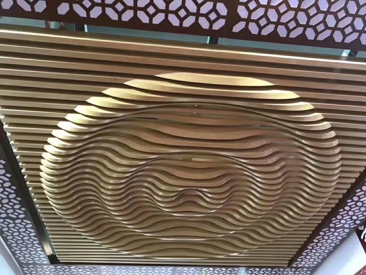Wood Grain Strip Aluminum Baffle Ceiling for Interior Decoration