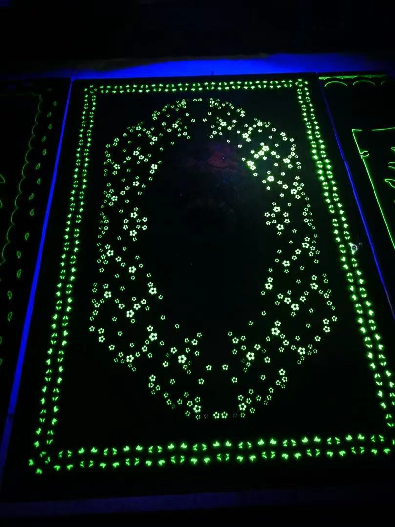 Керамическая плитка с золотым узором и подсветкой 1800x1200мм