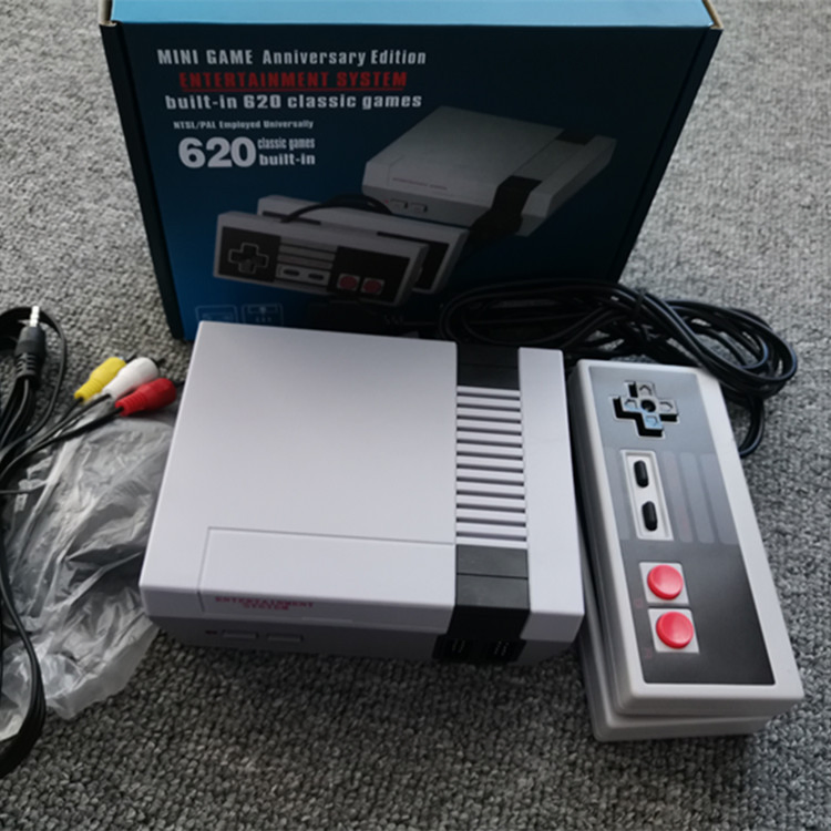 Mini TV Handheld Family Recreation Video Game Console AV Port Retro Built-in 620 Classic Games