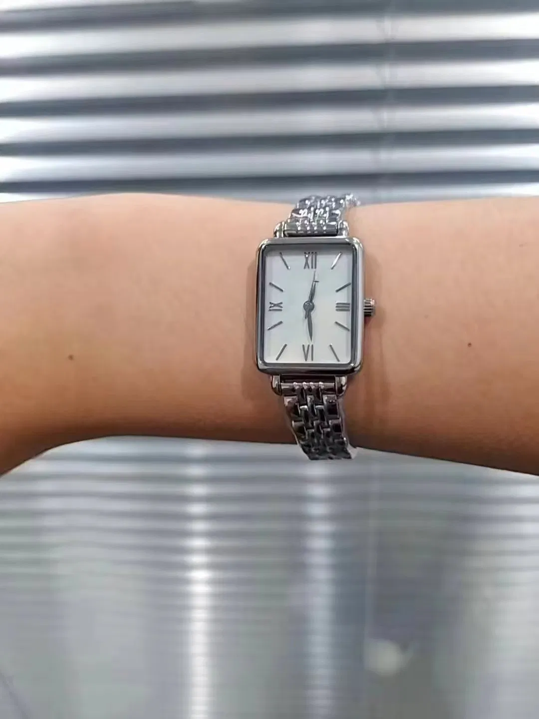 Luxurious Custom-Made, Simple and Elegant, Fashionable, Ultra-Thin Luxury Ladies' Watches