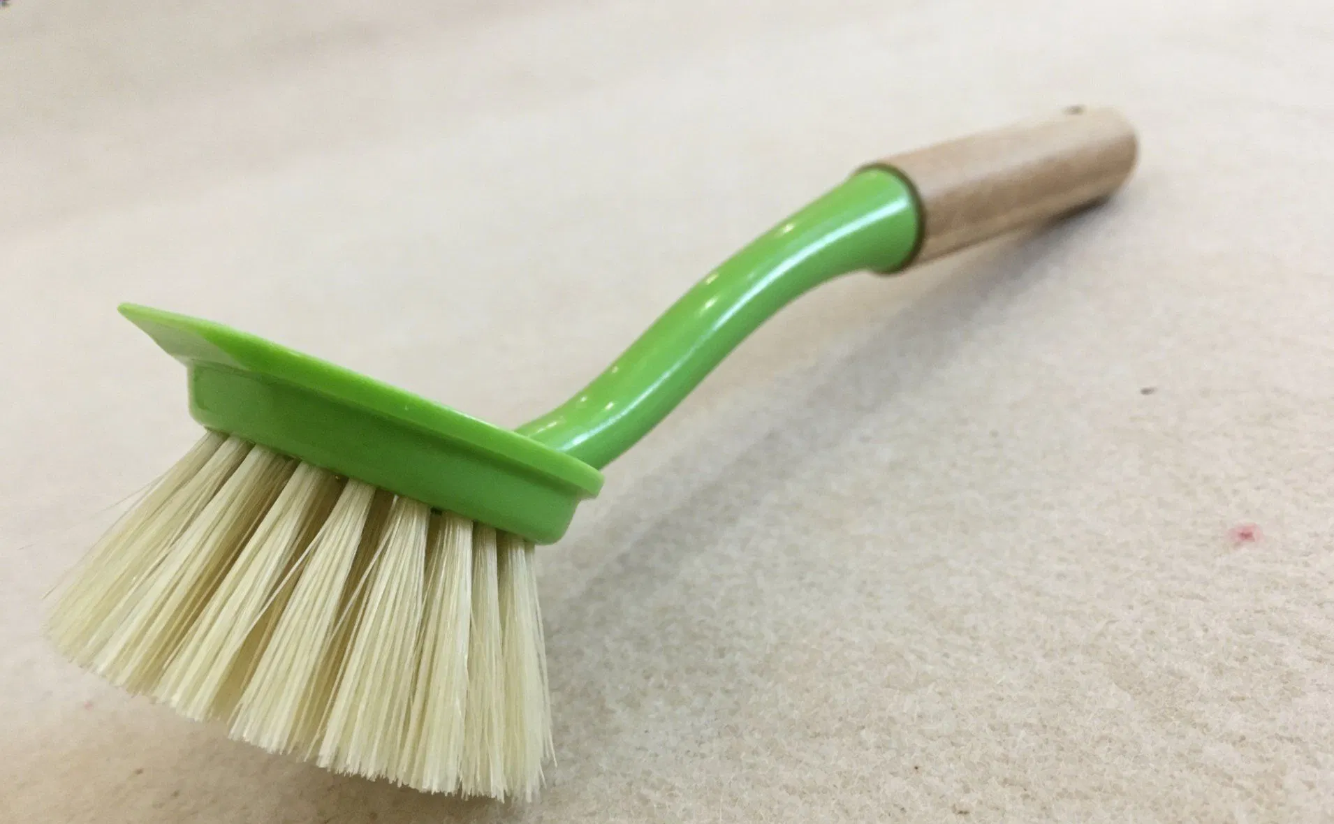 Durable Non-Scratch Dish Brush with Ergonomic Handle Design