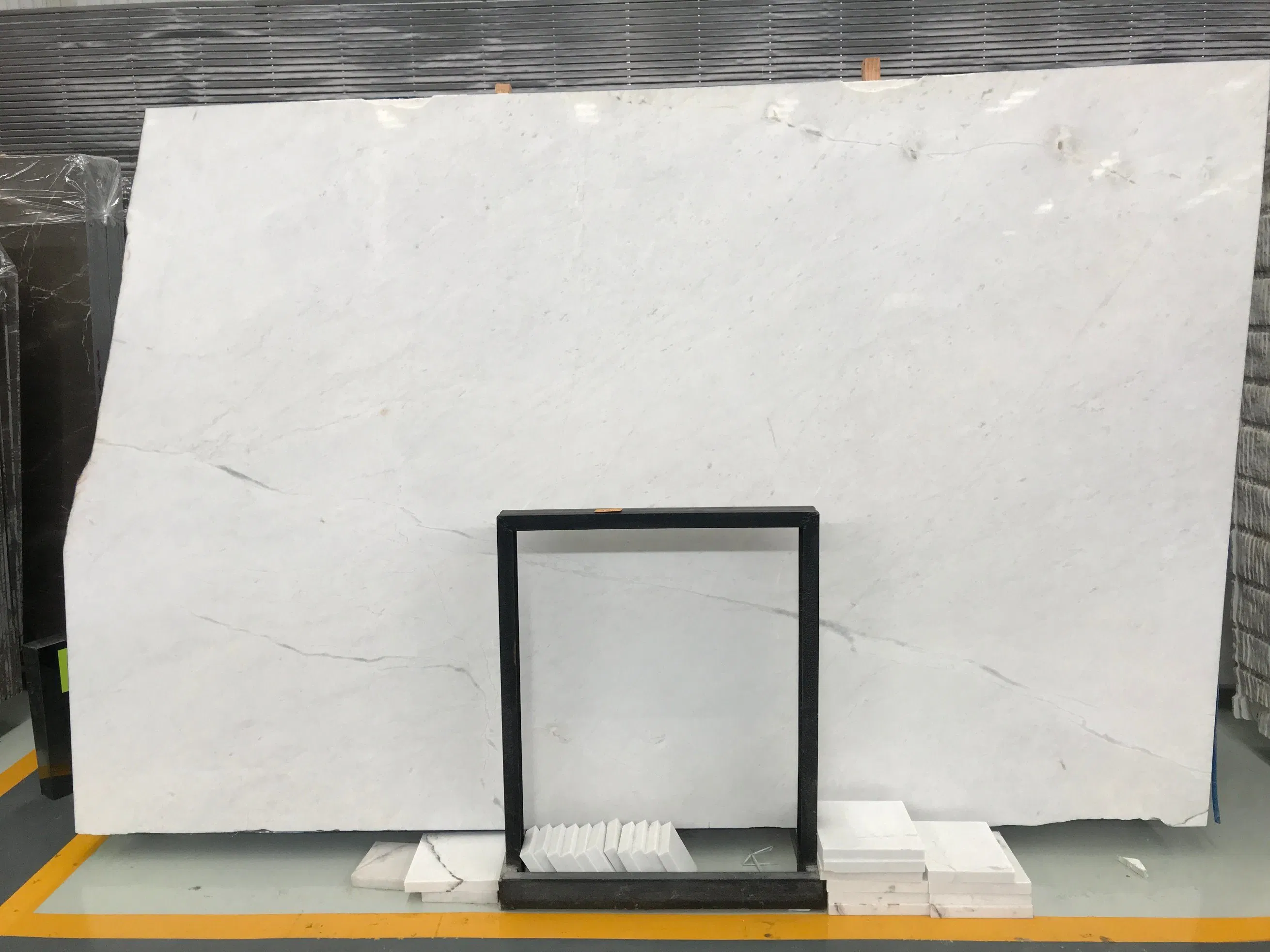 Cheap Flamed Star White Marble Slab Tiles for Interior Decoration