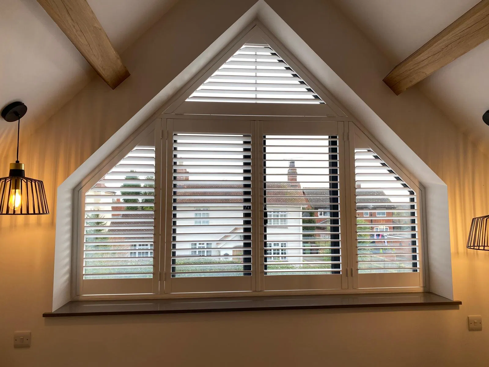 76mm Hardwood Shaped Shutter in Pure White and Stainless Steel Hinges