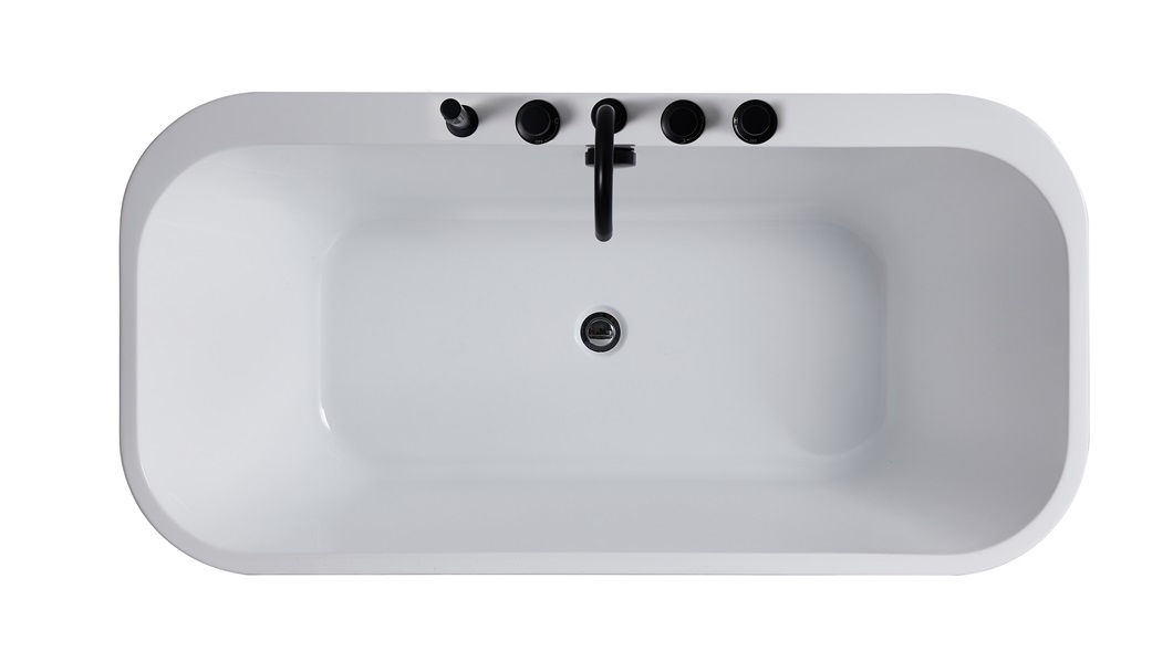 Акриловая ванна с черным смесителем