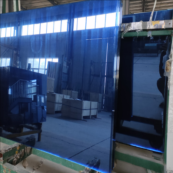 High Quality Black White Lake Blue Dark Blue Brown Ocean Blue Silver Tinted Colors Reflective Glass Price Per Square Meter