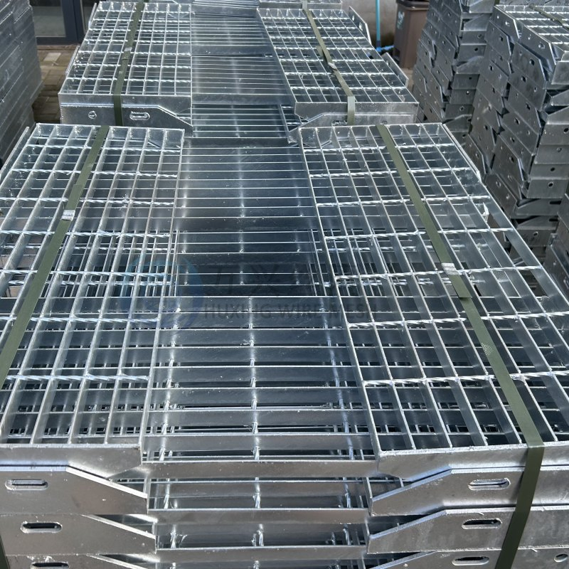 Stainless Steel Carbon Steel Materials Welded Flat Bearing Bar Grating Stairs Treads Anti Corrosion Stair Tread Steel Grating for Metal Ladder