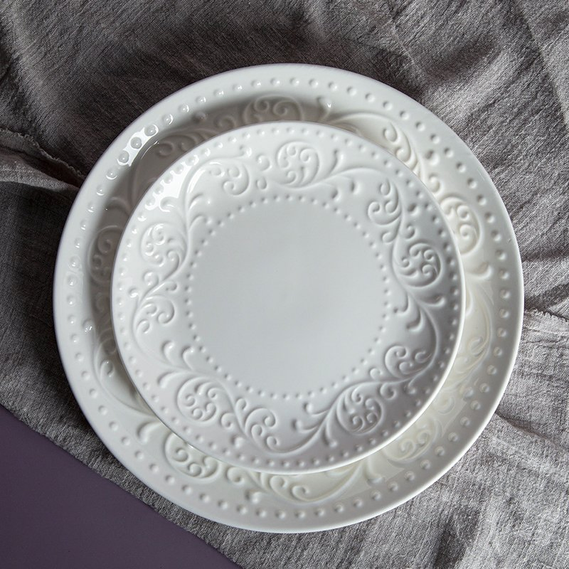 Latest Custom Wholesale Scroll Embossed Dinner Sets Royal Ware White Porcelain Catering Ceramic Dinner Plates Sets Dinnerware for Restaurant Hotel
