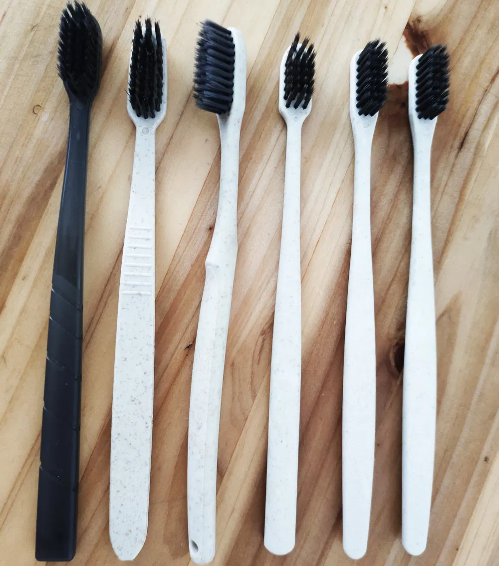 Набор туалетных принадлежностей для отелей: зубные щетки и паста