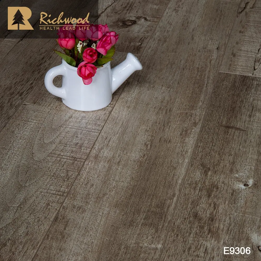 Водостойкий ламинат Eir Collection под дуб для коммерции