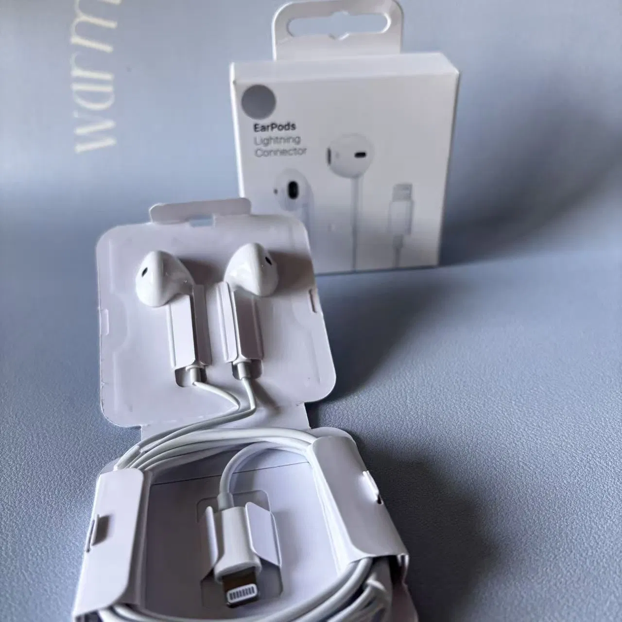 Оригинальные проводные наушники-вкладыши с регулируемыми амбушюрами