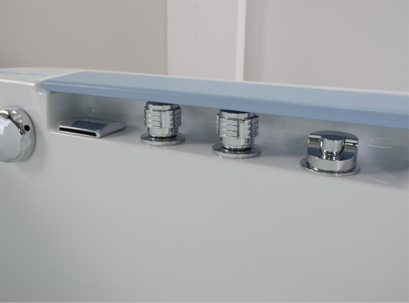 Детская ванночка из акрила с душем, белая