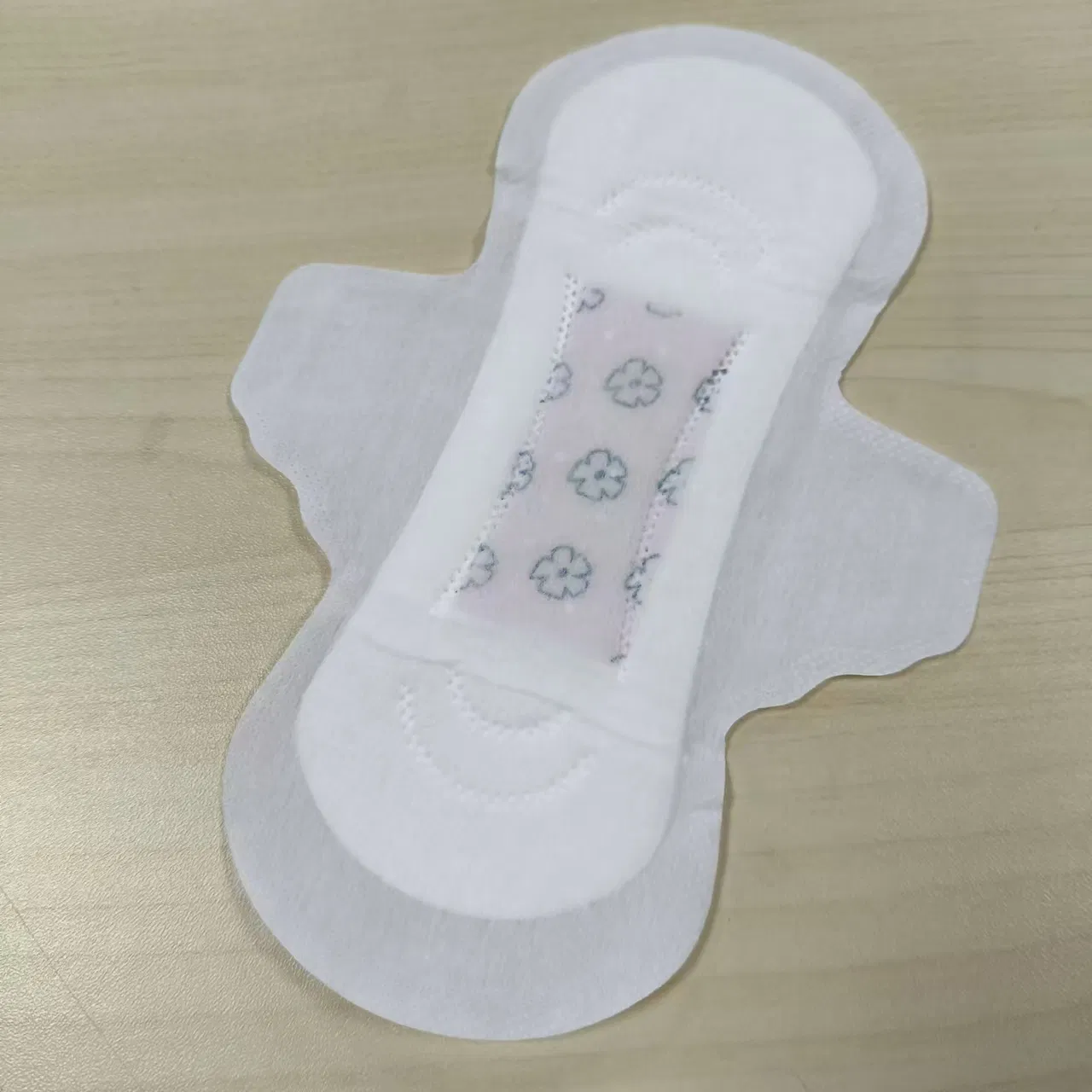 Mint Chip Cool Feeling Sanitary Napkins for Women Using