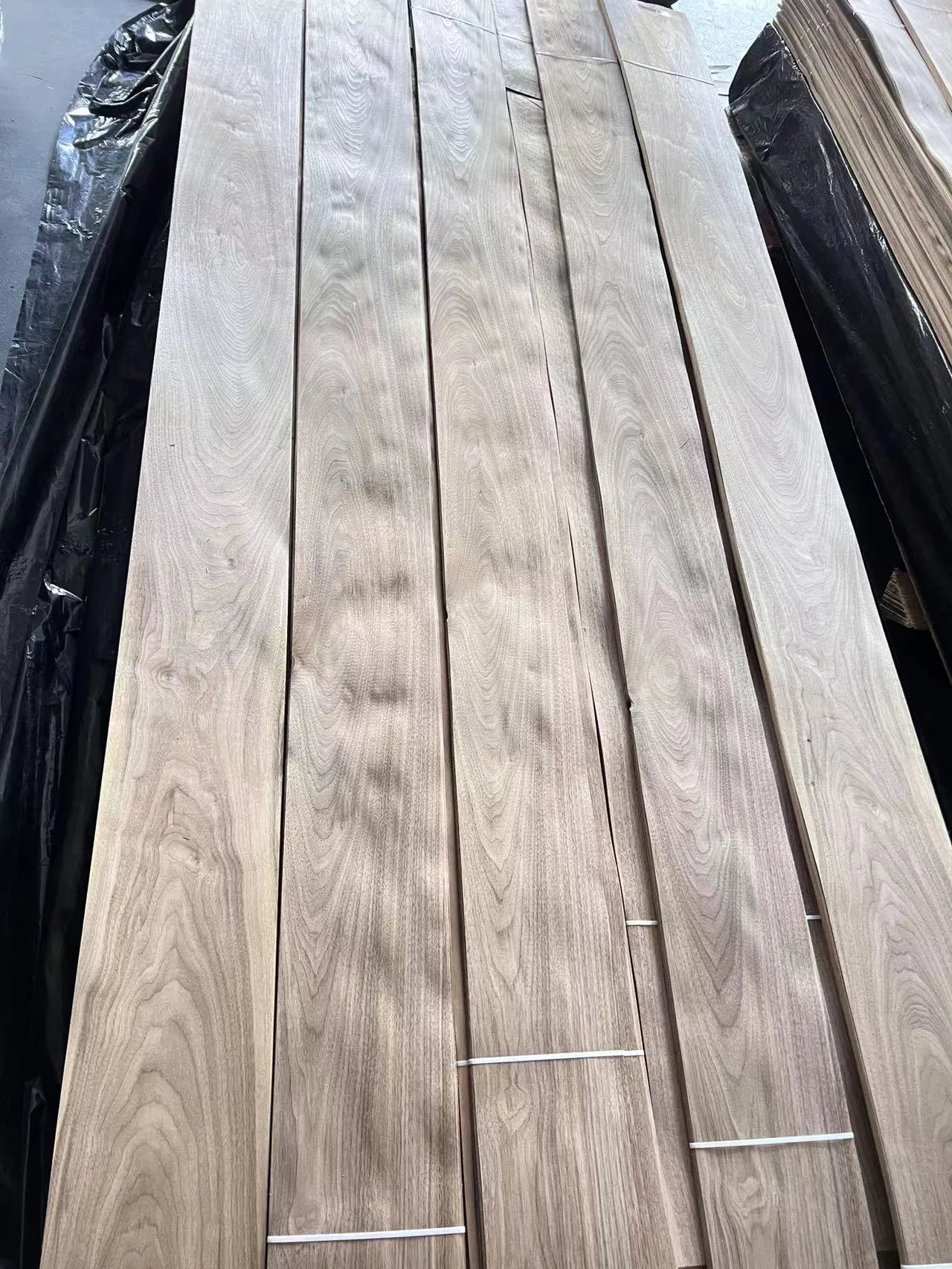 Natural Wood Face Veneer Adhered Surface on Plywood, Furniture,