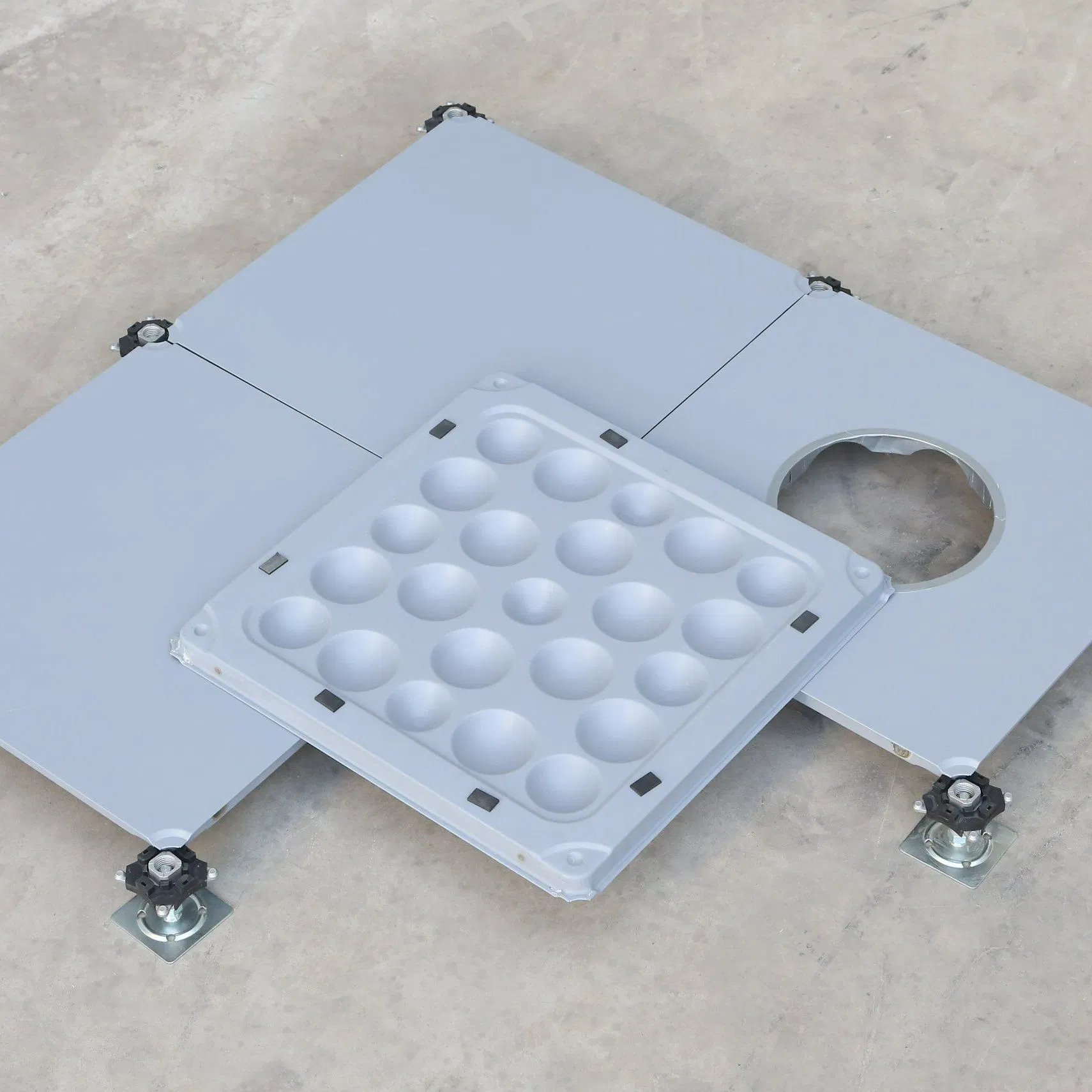 Квадратный фальшпол для мультимедийных классов