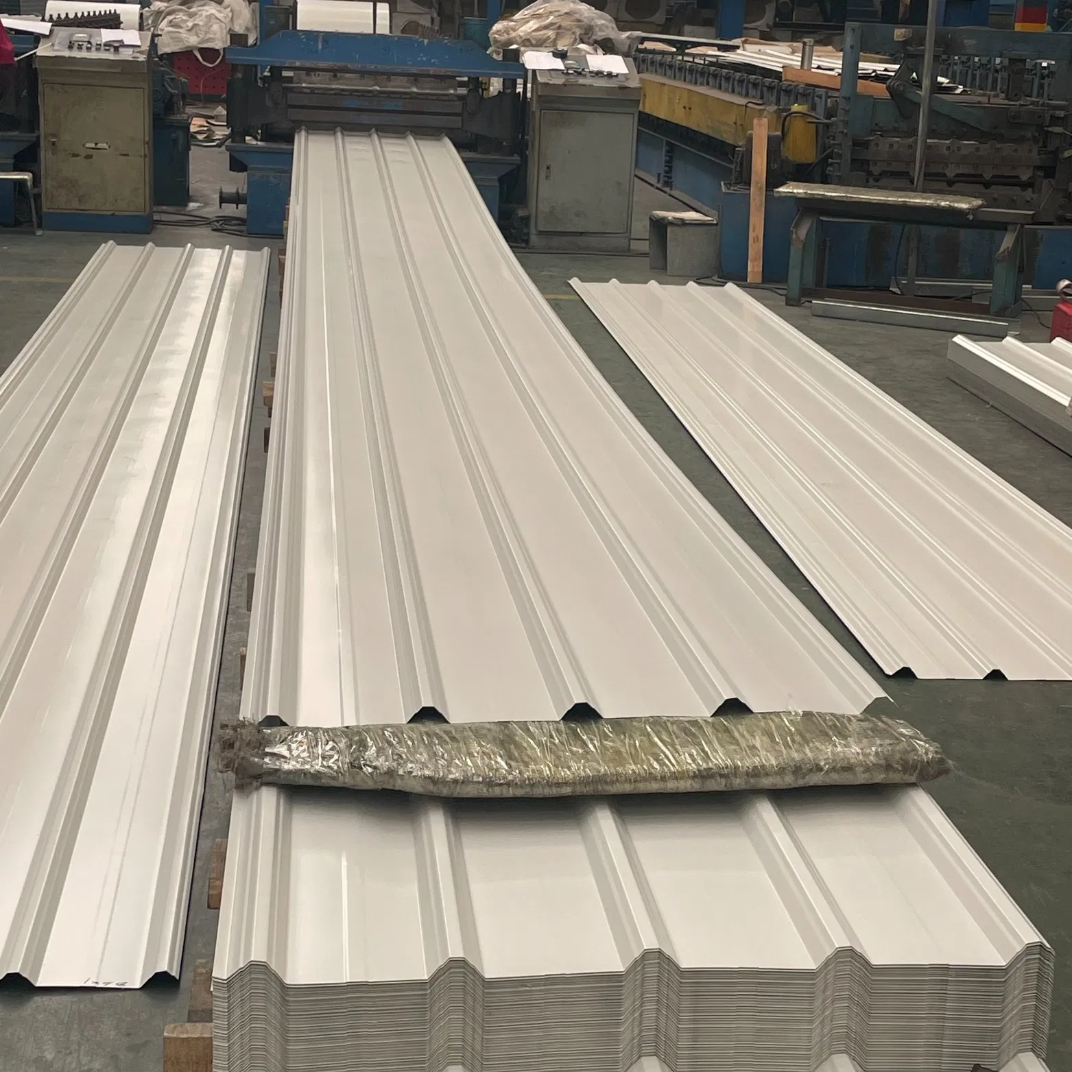 Industrial Warehouse Roofing 0.5mm Anti-Corrosion PPGI Roofing Material Color Steel Tile