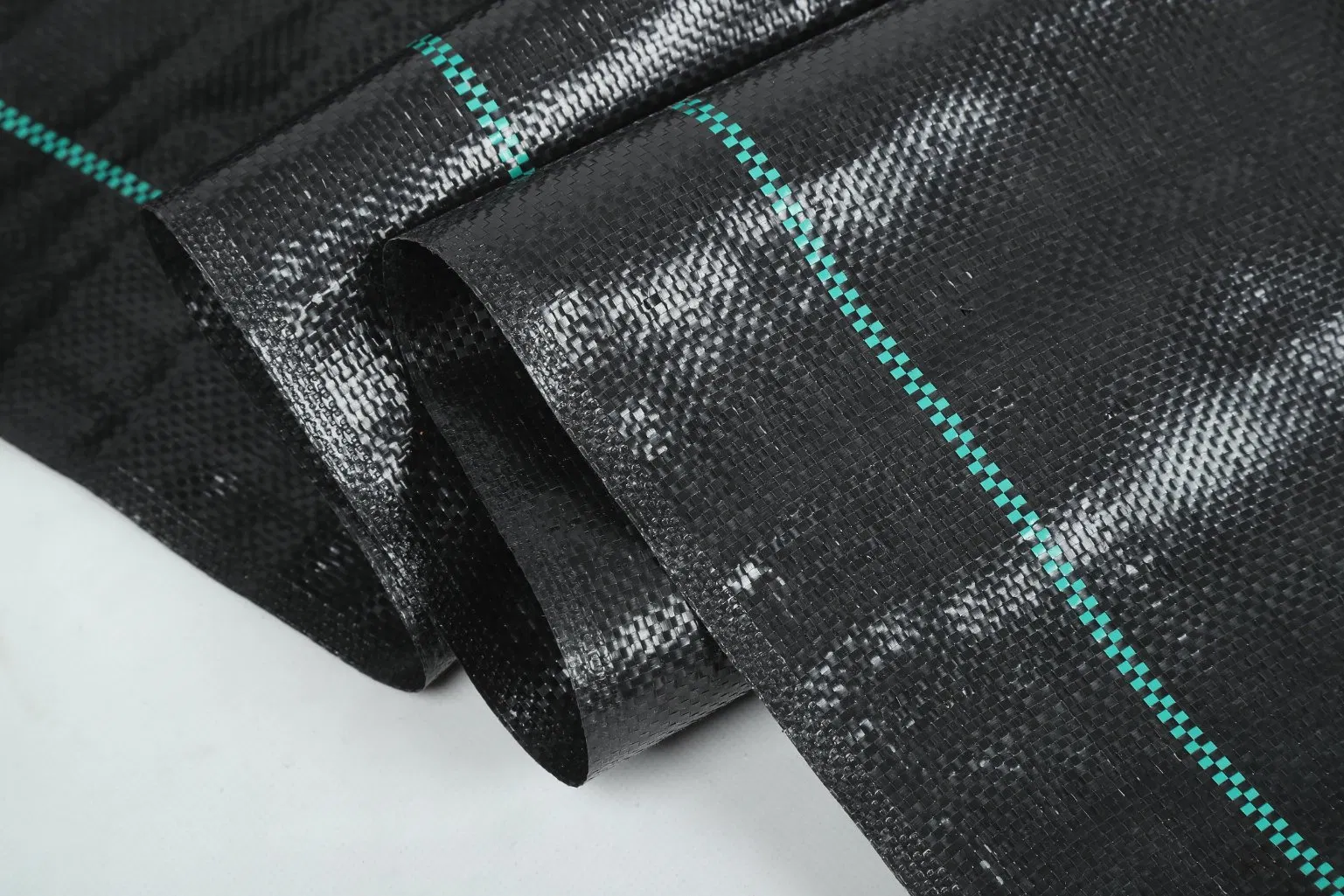 Heavy-Duty Quality PE Black White Ground Cover Weed Barrier