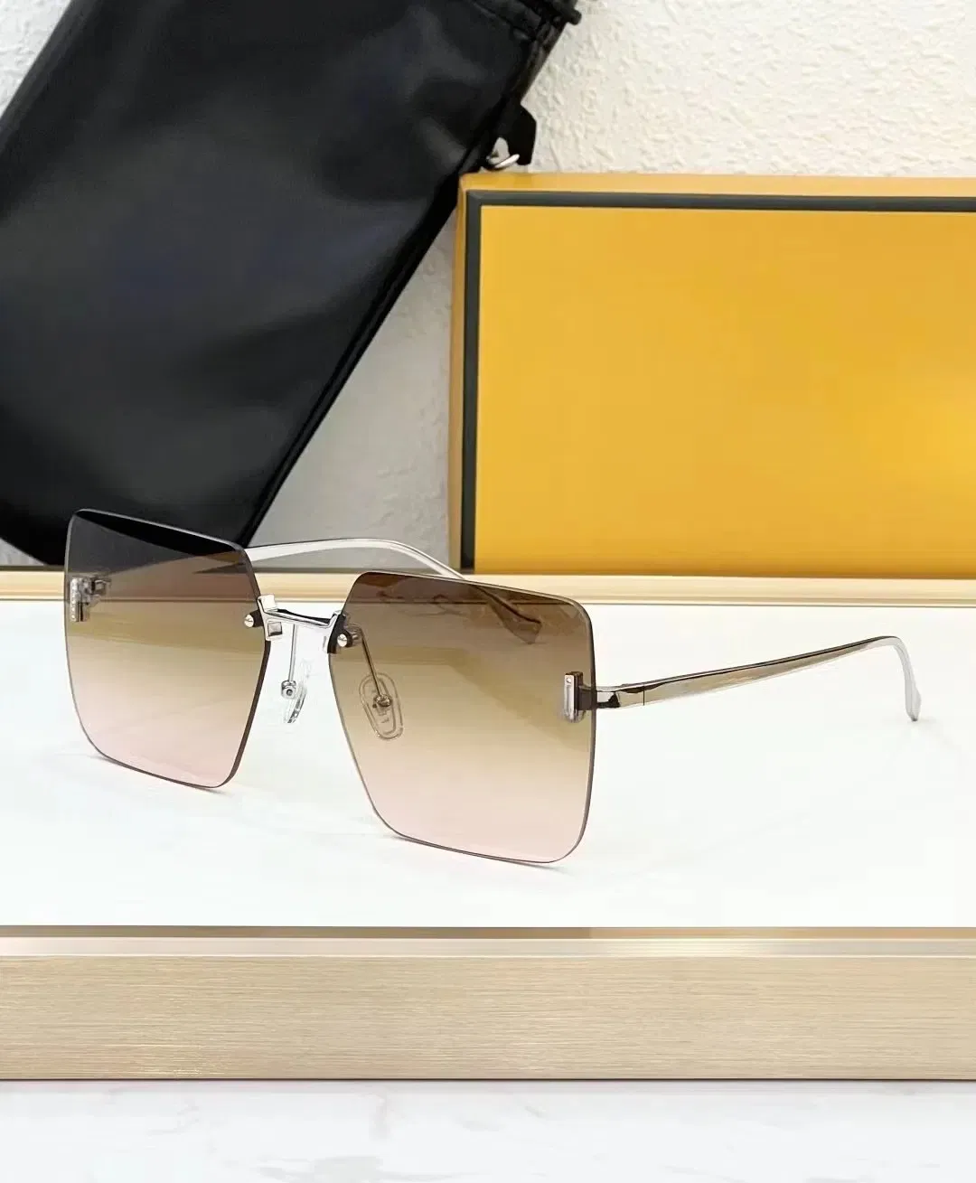 a Fashionable and High-End Trendy Brand, Offering Unique and Versatile Unisex Eyeglasses, 1: 1 Replica Quality, Modern High-End Replica Eyeglasses.