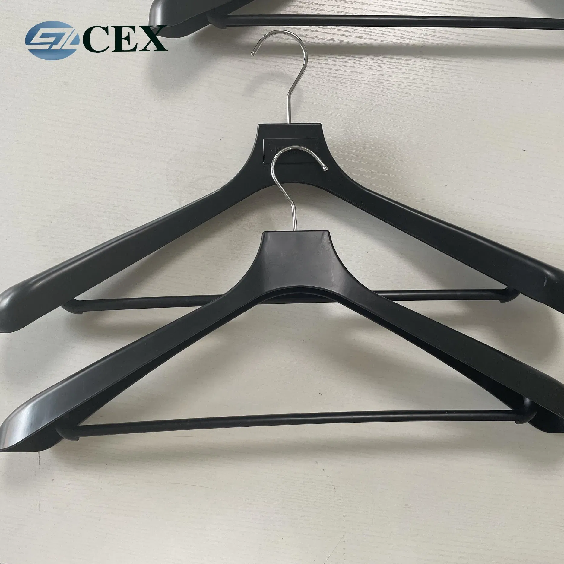 Custom Logo Plastic Luxury Wider Clothes Display Hanger Clothes Rack for Pant