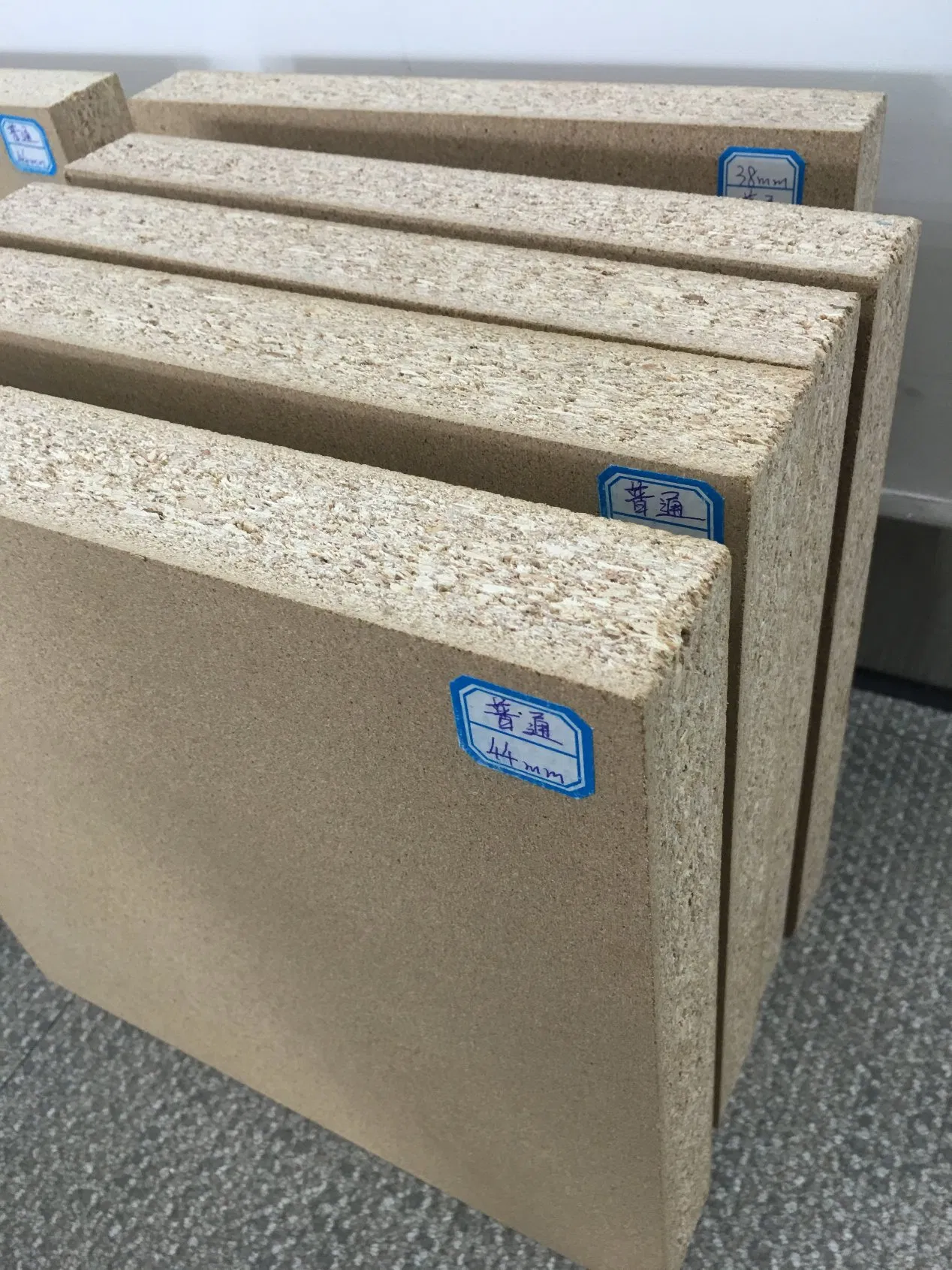 Solid Wood Particle Board Chipboard for Door Core