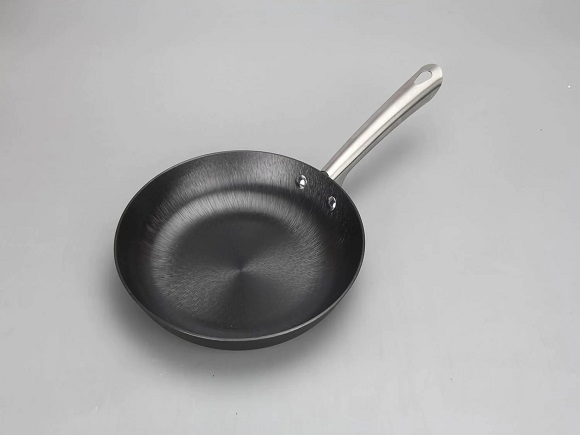 Легкая чугунная сковорода с антипригарным покрытием