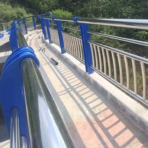Customized Stainless Steel Pipes Composite Steel Traffic Safety Barrier Bridge Crash Guardrail for Safety