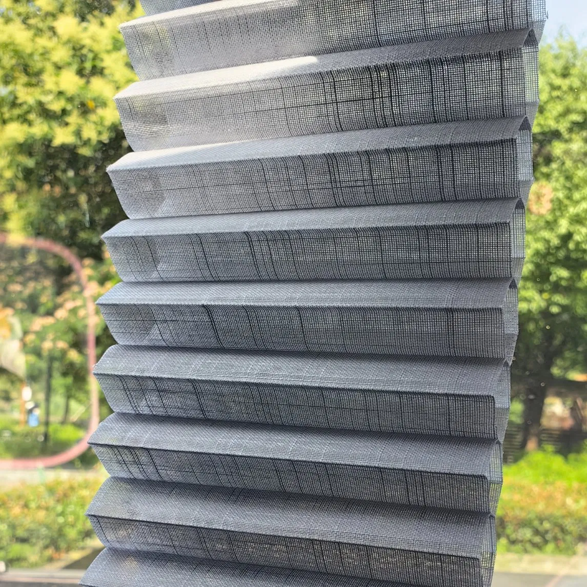 Child-Safe and Easy-to-Operate Honeycomb Blind Fabric for Secure and User-Friendly Home Design