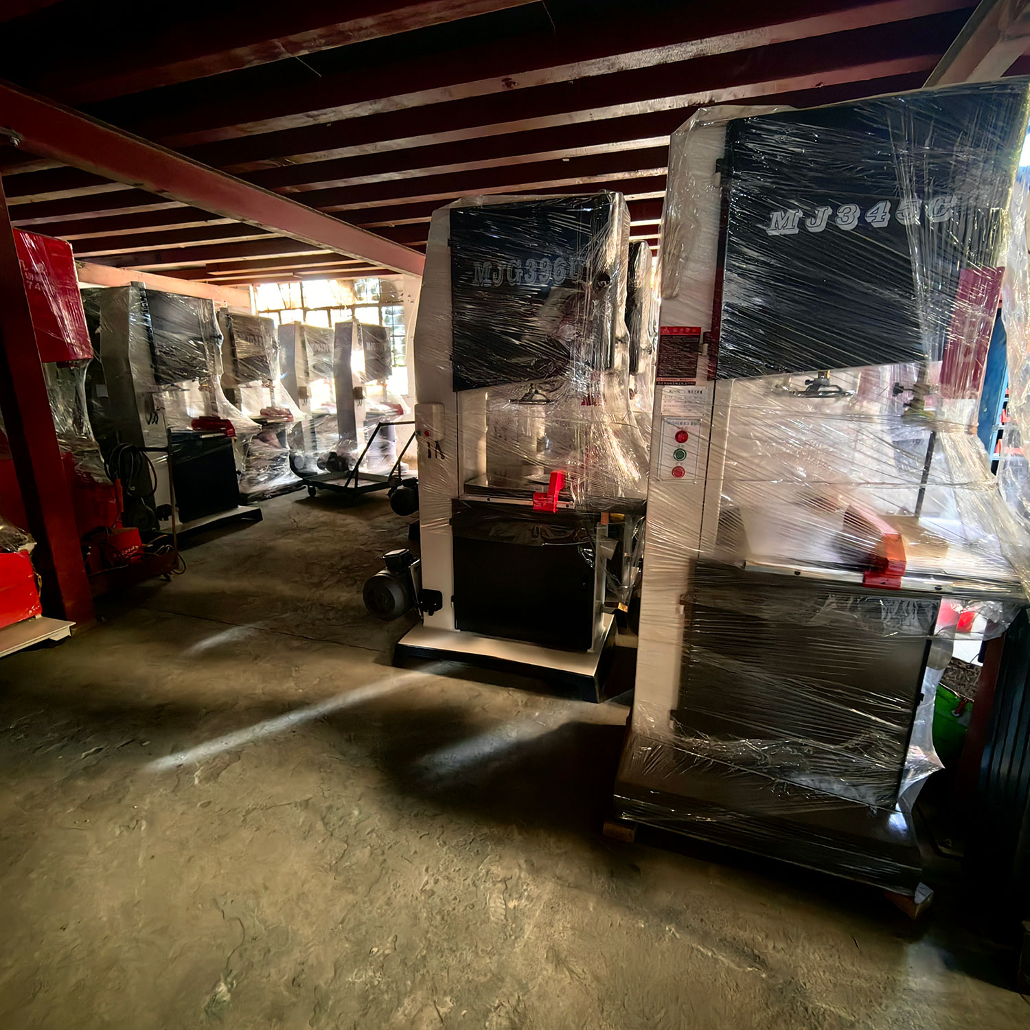 Станок ленточнопильный вертикальный по дереву 51 см MJG396U