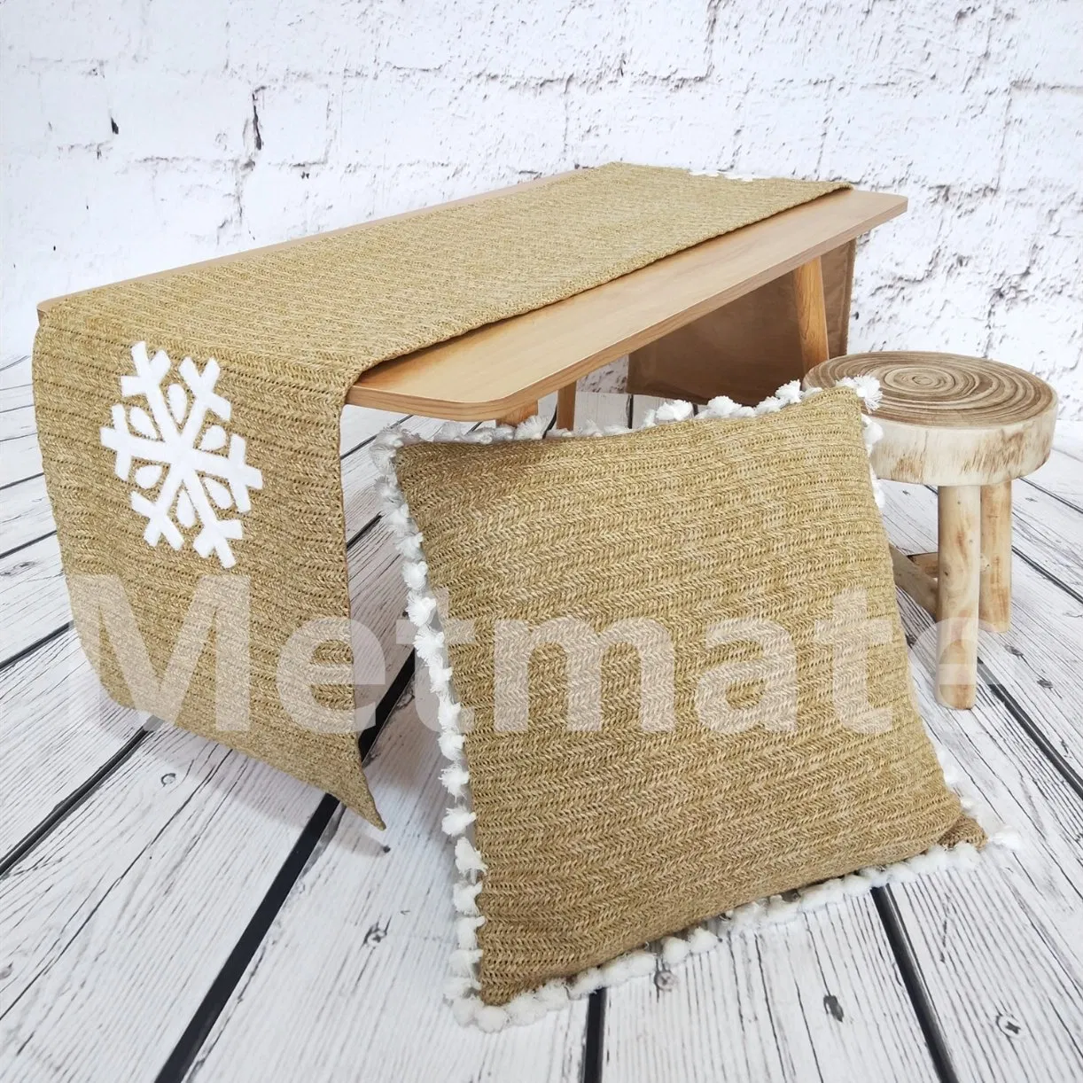 Home Textile PP Woven Indoor and Outdoor Modern Christmas Straw Table Runner Table Cloth