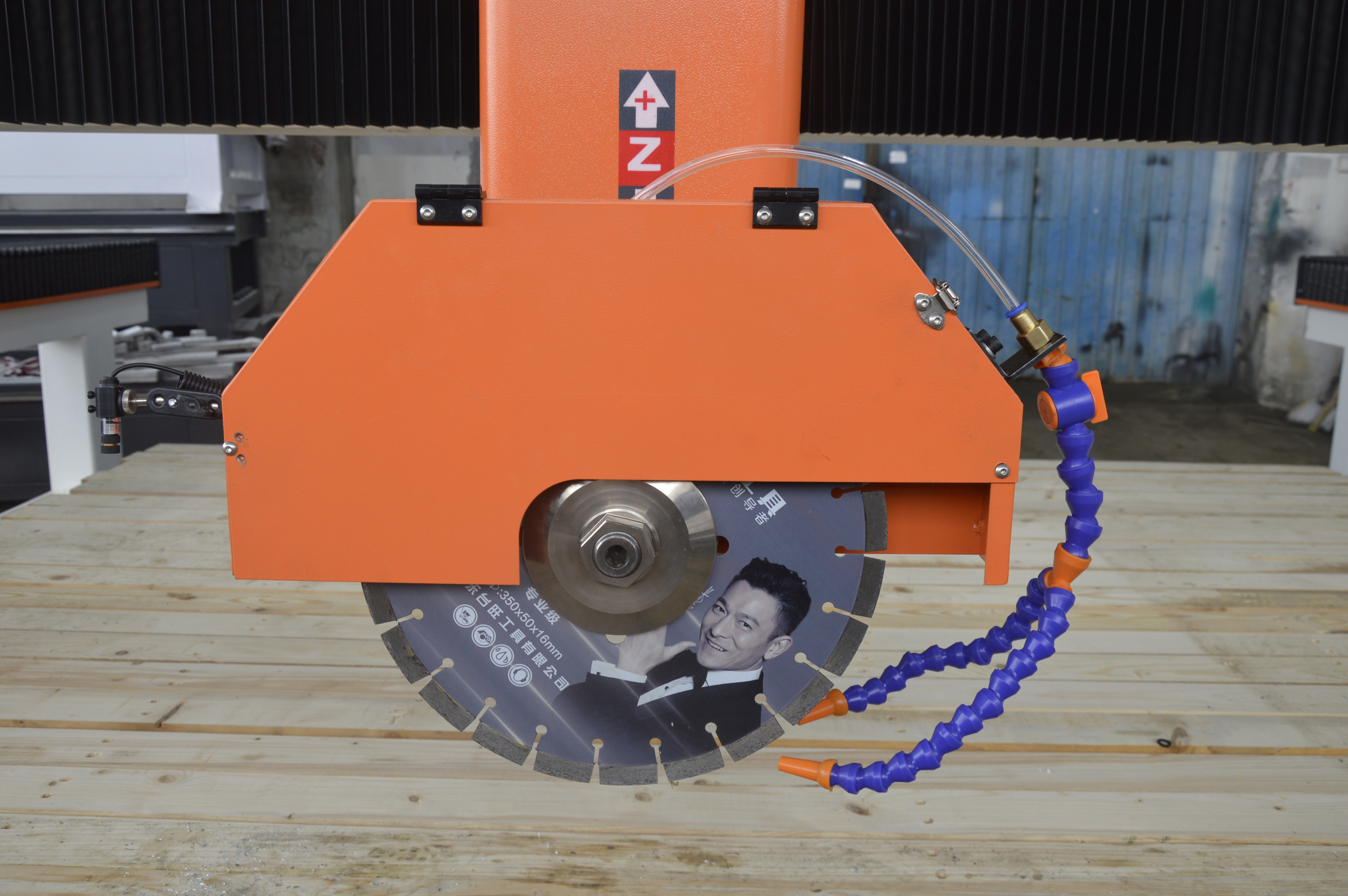 Ленточная пила по металлу автоматическая гидравлическая с ЧПУ