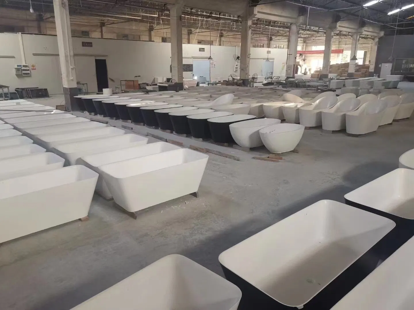 Solid Surface Bathtub/Bath/Corner Bathtub 1000mm Square Shape Acrylic Bathtub Stone Freestanding Inserted Corner Bath