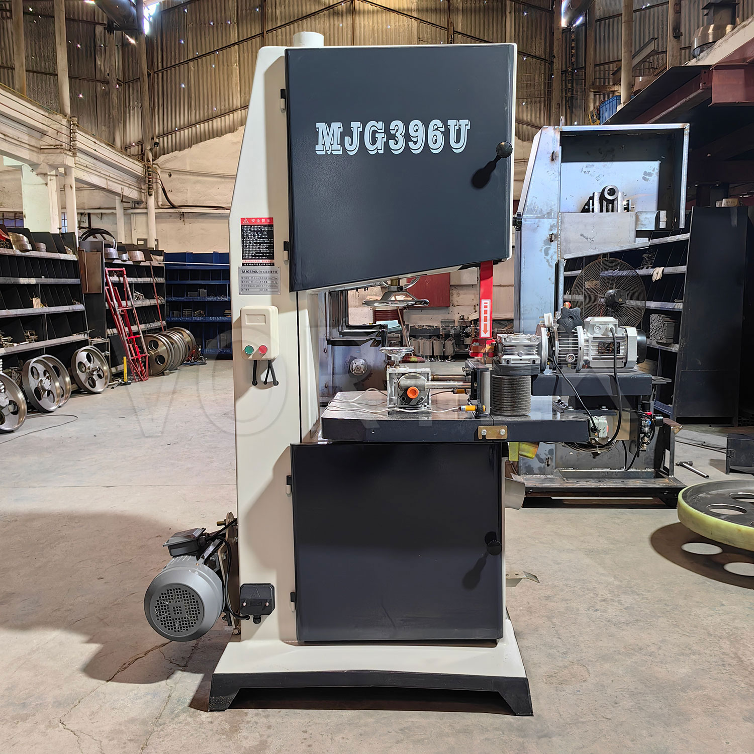 Станок ленточнопильный вертикальный по дереву MJG396U