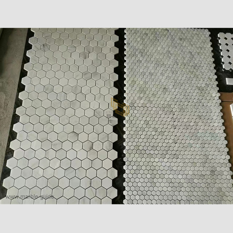 Мозаика из белого мрамора в форме шестигранника