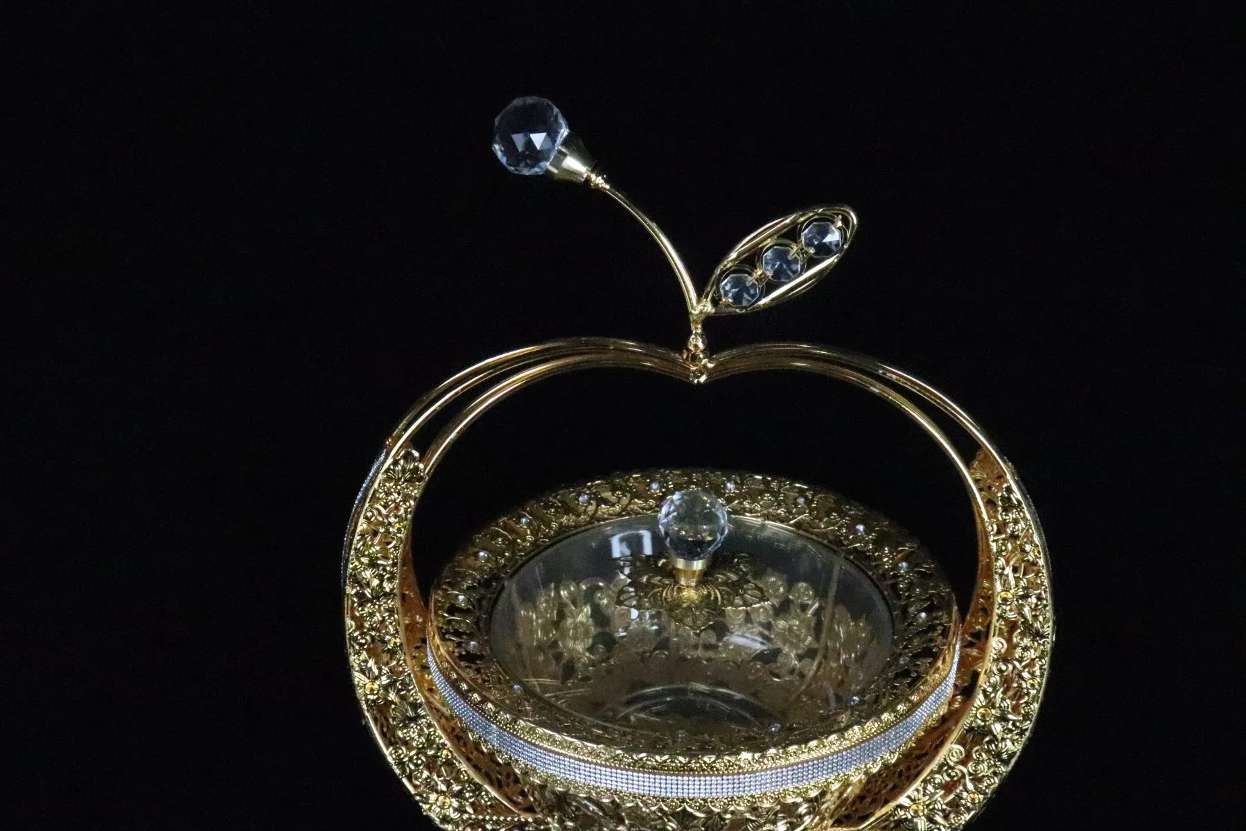 Wholesale Household Daily Ornaments with Gold-Plated Iron and Bowl Glass Set