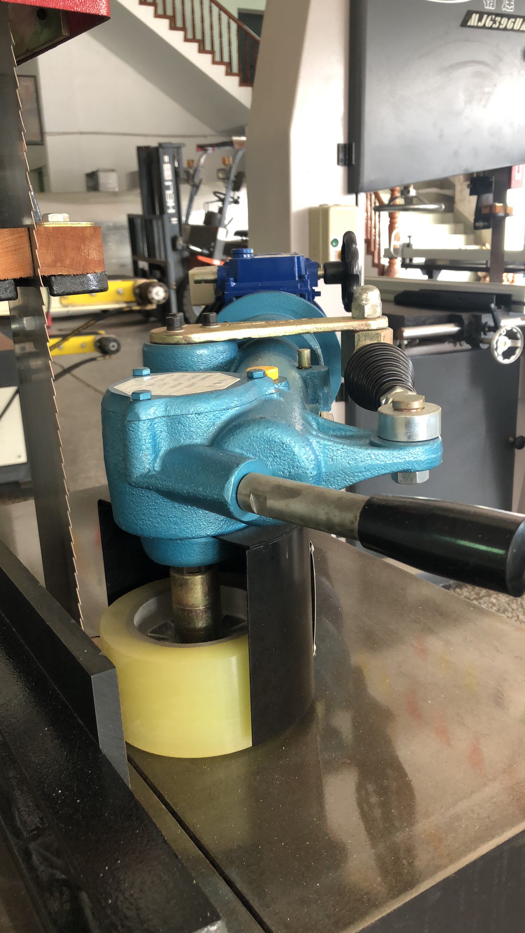 Ленточная пила вертикальная MJG-396U