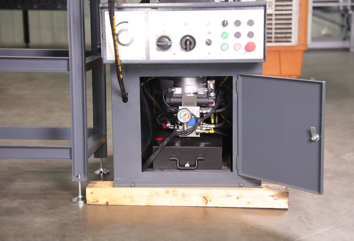 Станок ленточнопильный автоматический с ЧПУ