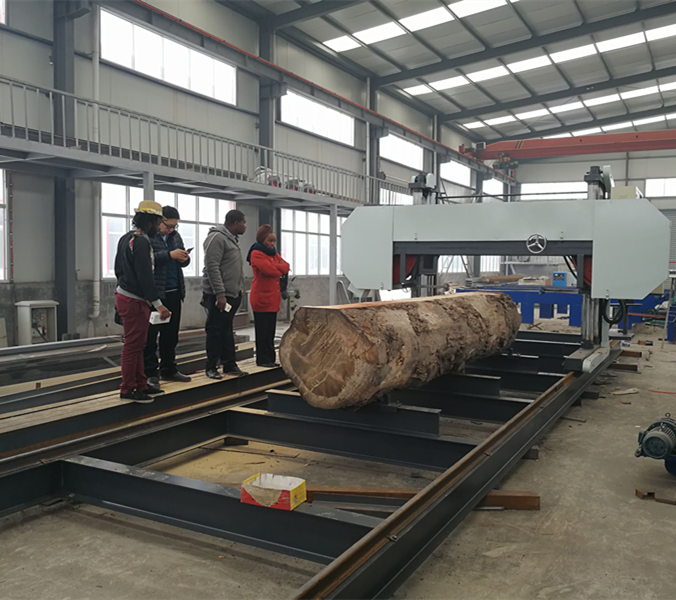 Ленточная пила по дереву портативная дизельная горизонтальная