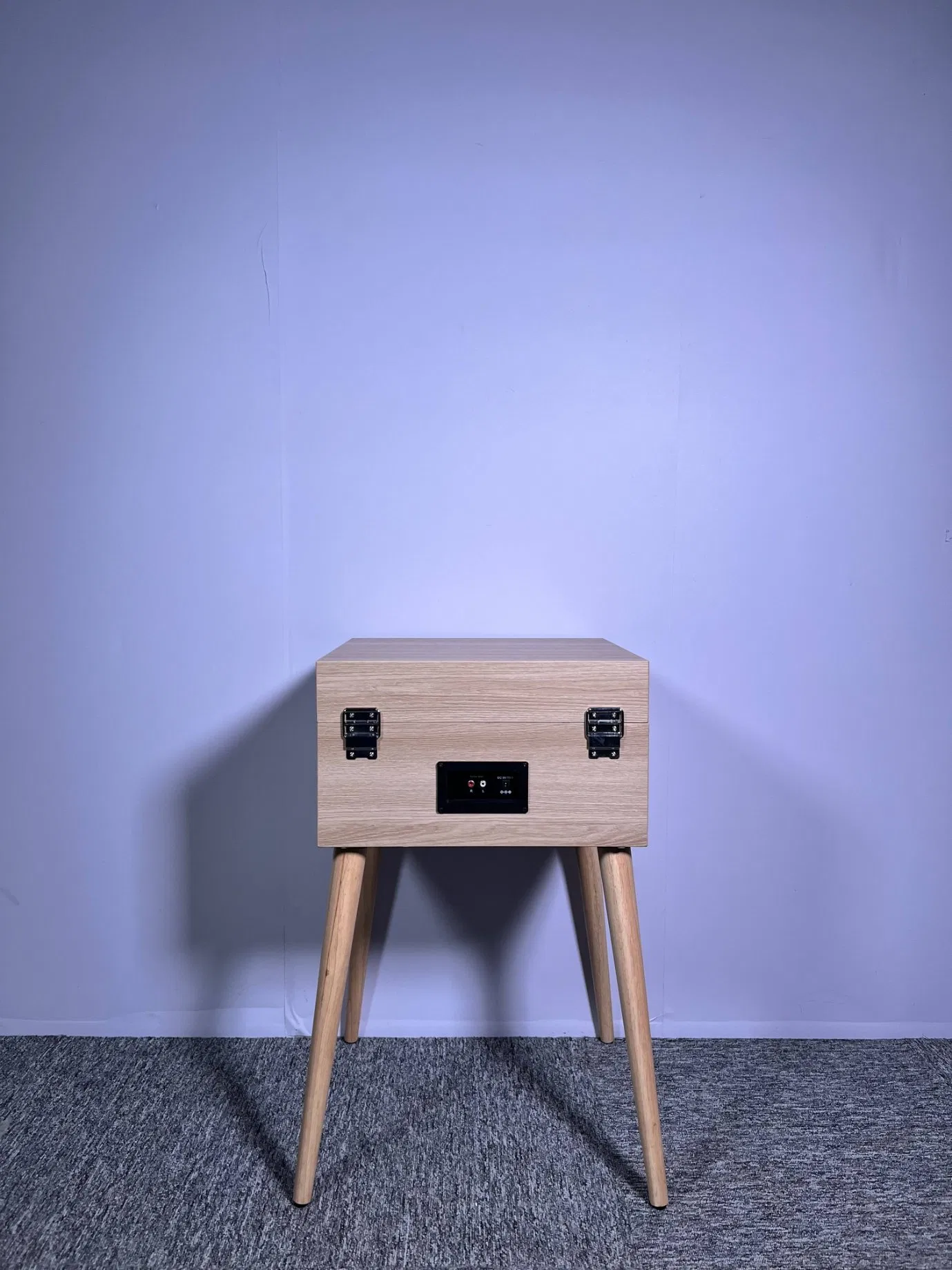 Напольный проигрыватель винила в стиле дерева