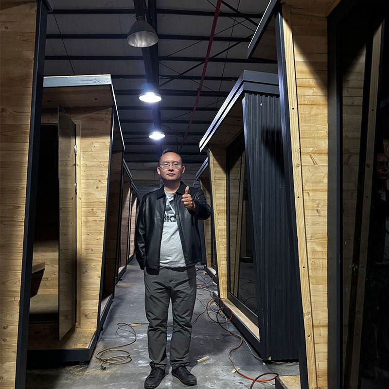 2026 Hot Best Selling New Luxury Customize 6-7 Persons Modern Outdoor Large Slope Roof Thermo Wood Steam Sauna with Black Tinted Glass