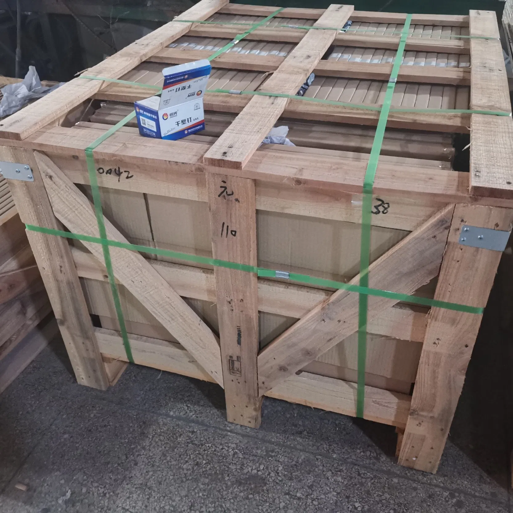 Elegant LED Lighted Makeup Mirror for Stylish Bathroom Decor