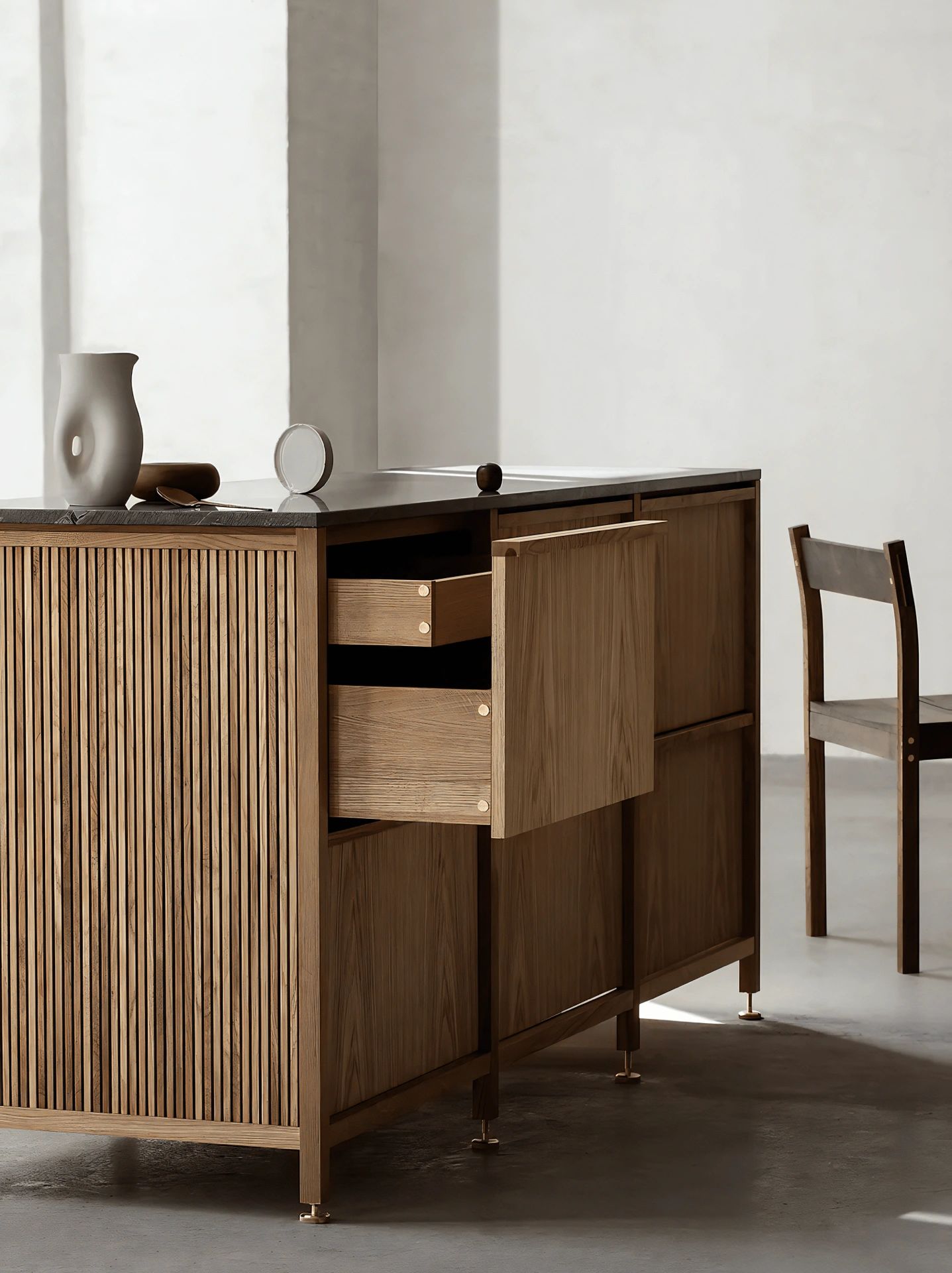 Барная стойка домашняя деревянная со шкафами и стульями